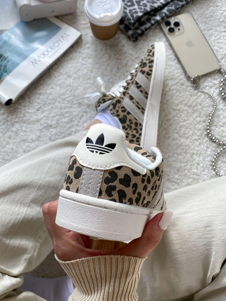 6824553102_w640_h640_zhenskie-krossovki-adidas