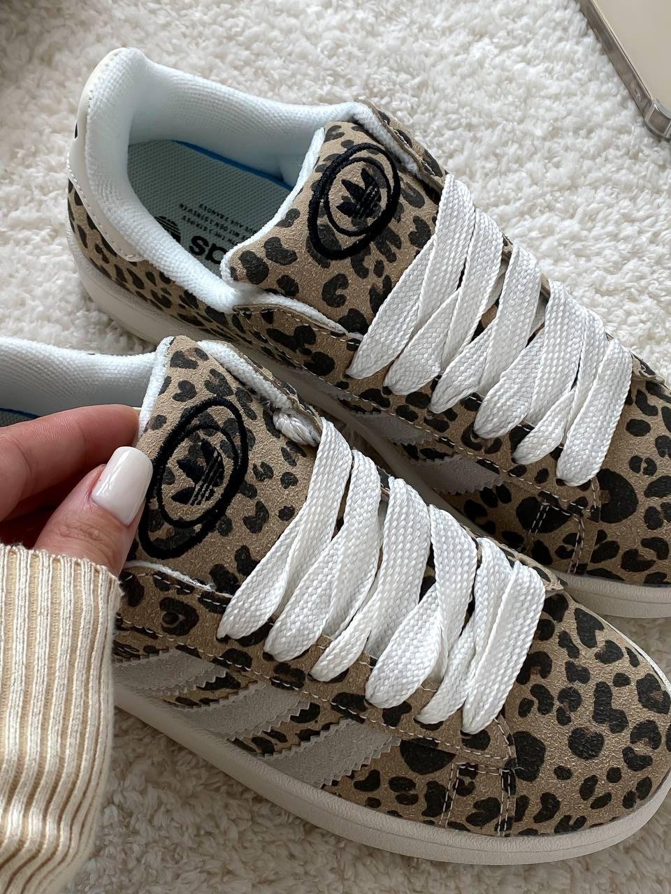 6824553110_w640_h640_zhenskie-krossovki-adidas